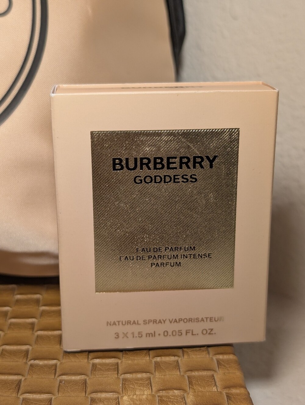 Burberry Goddess + Drawstring Pouch - Picture 2 of 5